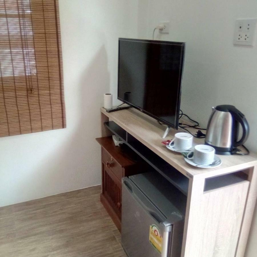 Sunray Guesthouse สุนันท์บ้านพักริมคลอง Uthai Thani Exterior photo