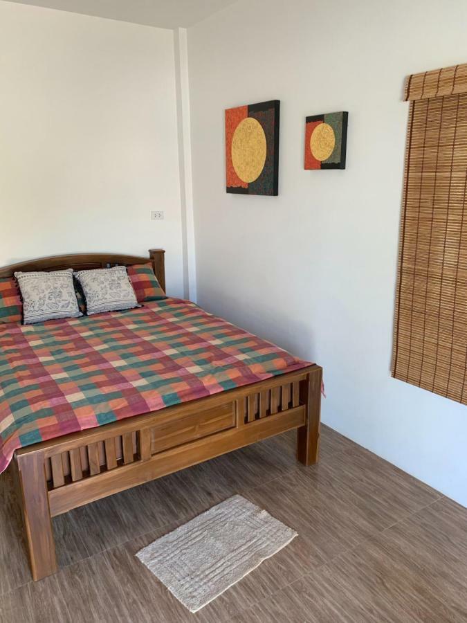 Sunray Guesthouse สุนันท์บ้านพักริมคลอง Uthai Thani Exterior photo