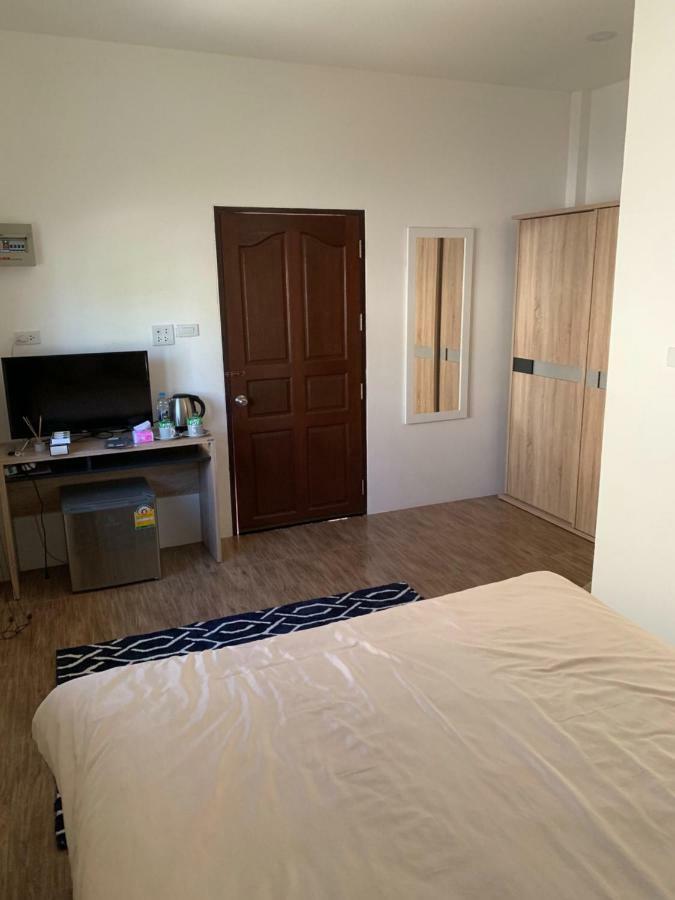 Sunray Guesthouse สุนันท์บ้านพักริมคลอง Uthai Thani Exterior photo