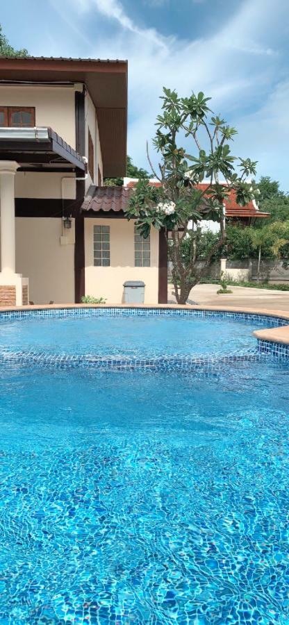 Sunray Guesthouse สุนันท์บ้านพักริมคลอง Uthai Thani Exterior photo